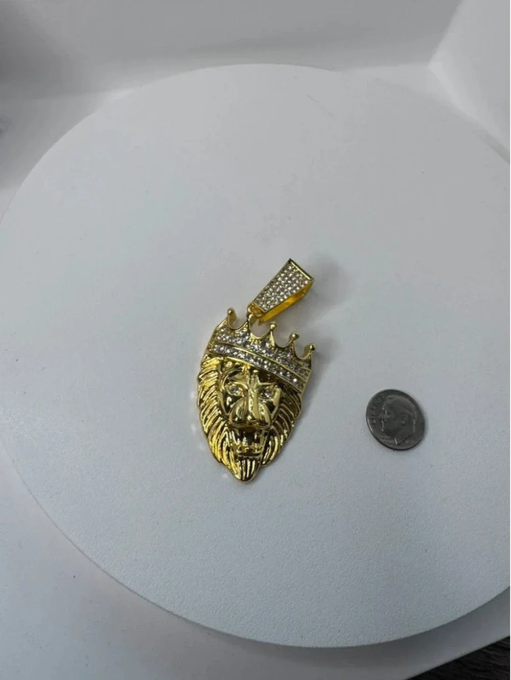 Hefty lion pendant